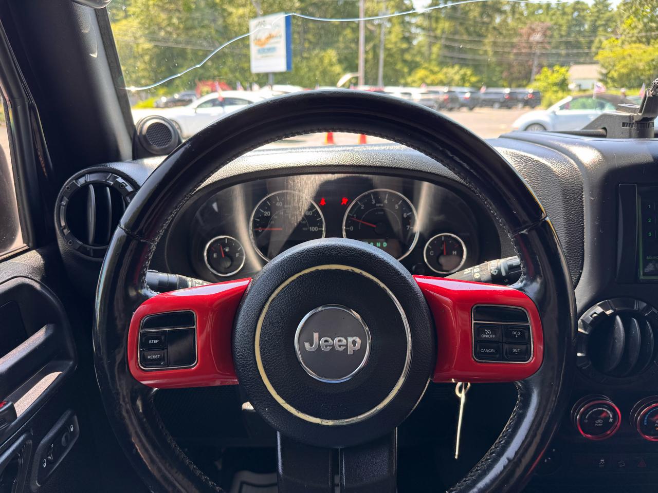 Jeep Wrangler Unlimited 4WD 4dr Sahara 2013