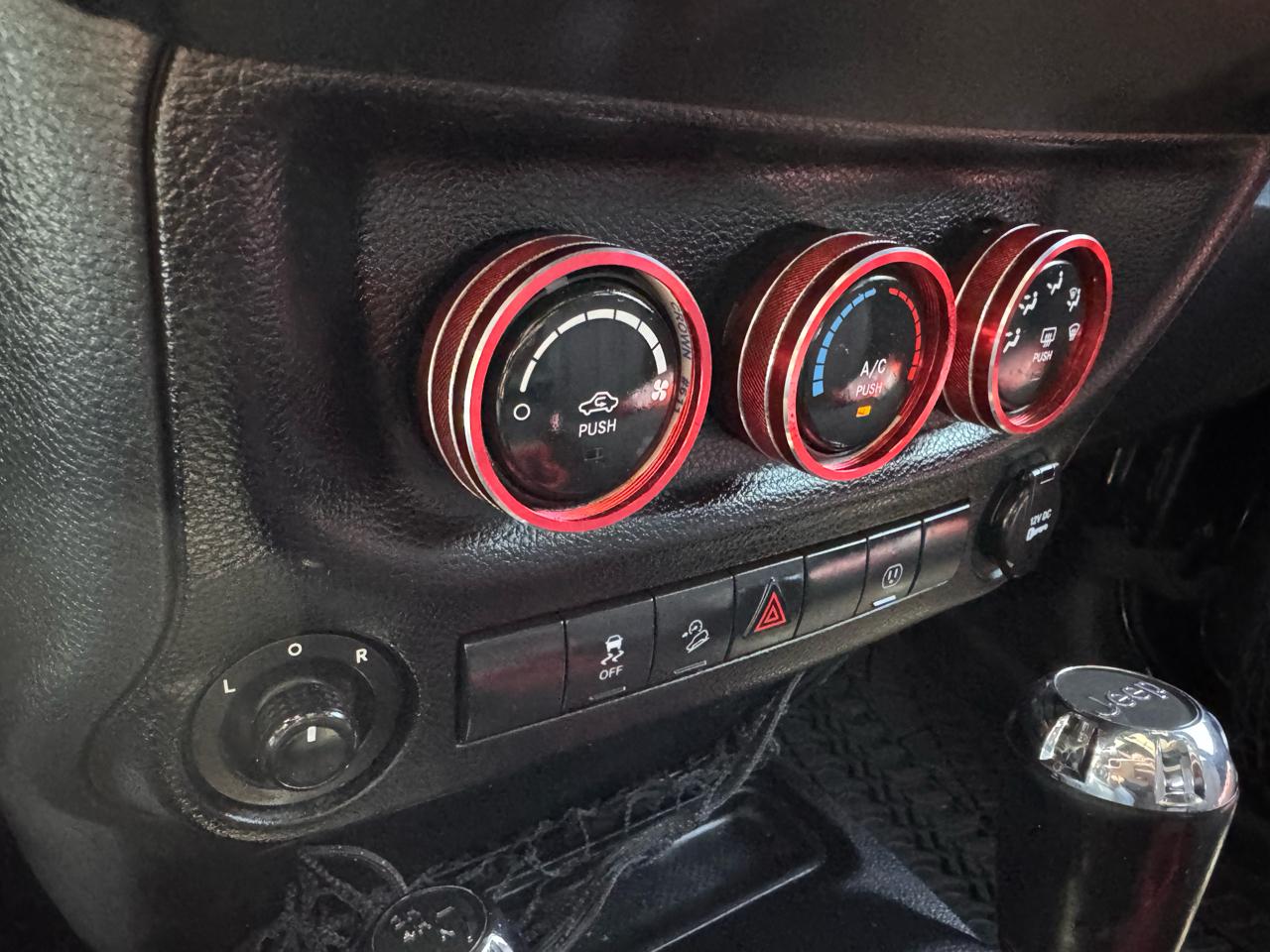 Jeep Wrangler Unlimited 4WD 4dr Sahara 2013