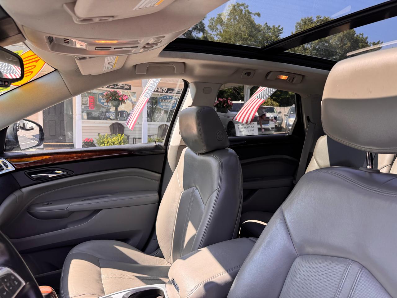 Cadillac SRX AWD 4dr Luxury Collection 2010