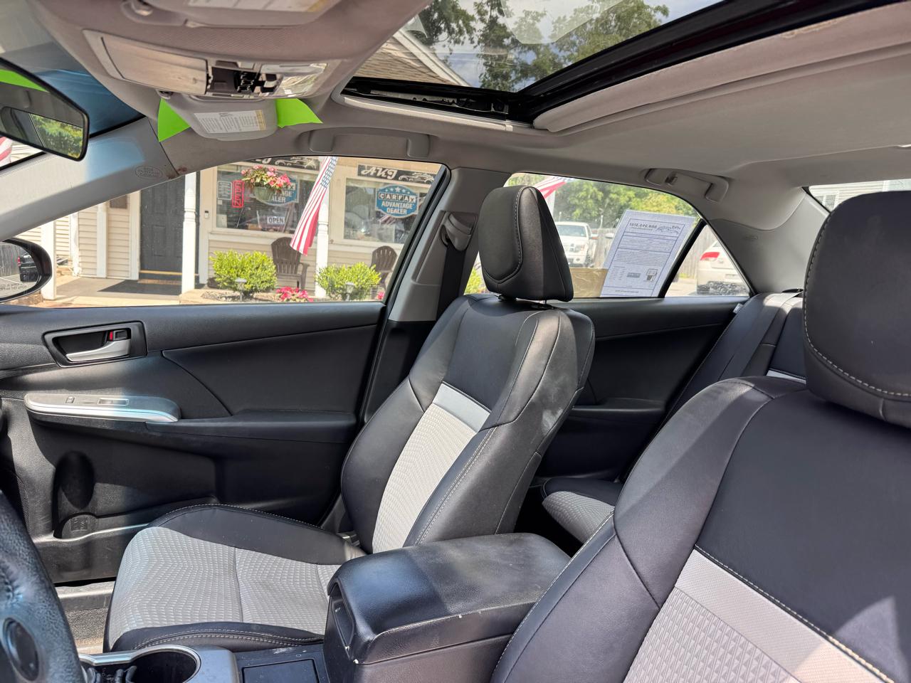Toyota Camry 4dr Sdn I4 Auto XLE (Natl) 2013
