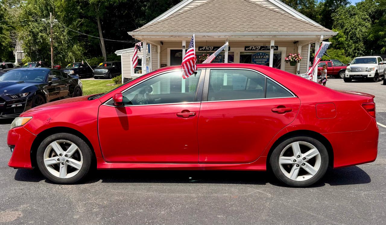Toyota Camry 4dr Sdn I4 Auto XLE (Natl) 2013