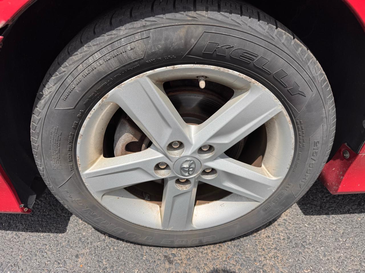Toyota Camry 4dr Sdn I4 Auto XLE (Natl) 2013