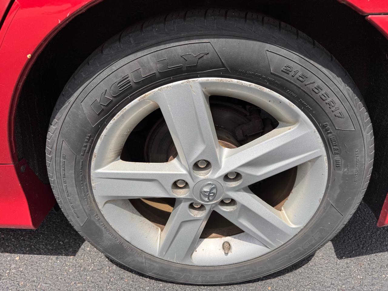 Toyota Camry 4dr Sdn I4 Auto XLE (Natl) 2013