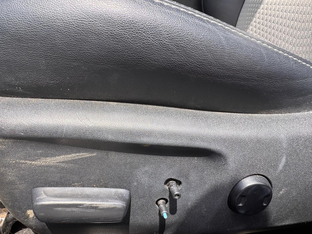 Toyota Camry 4dr Sdn I4 Auto XLE (Natl) 2013