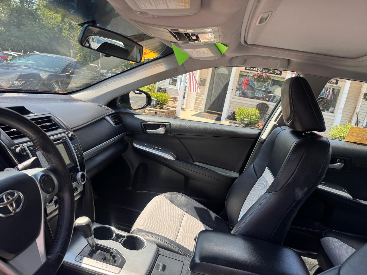 Toyota Camry 4dr Sdn I4 Auto XLE (Natl) 2013