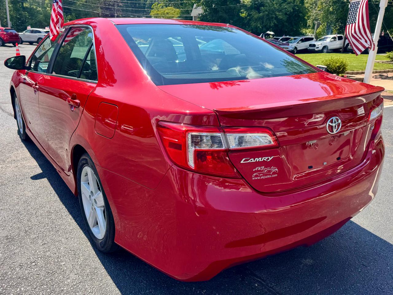 Toyota Camry 4dr Sdn I4 Auto XLE (Natl) 2013