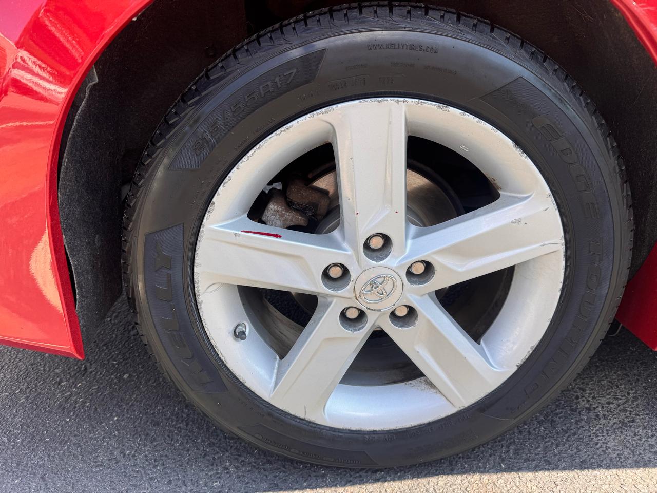 Toyota Camry 4dr Sdn I4 Auto XLE (Natl) 2013