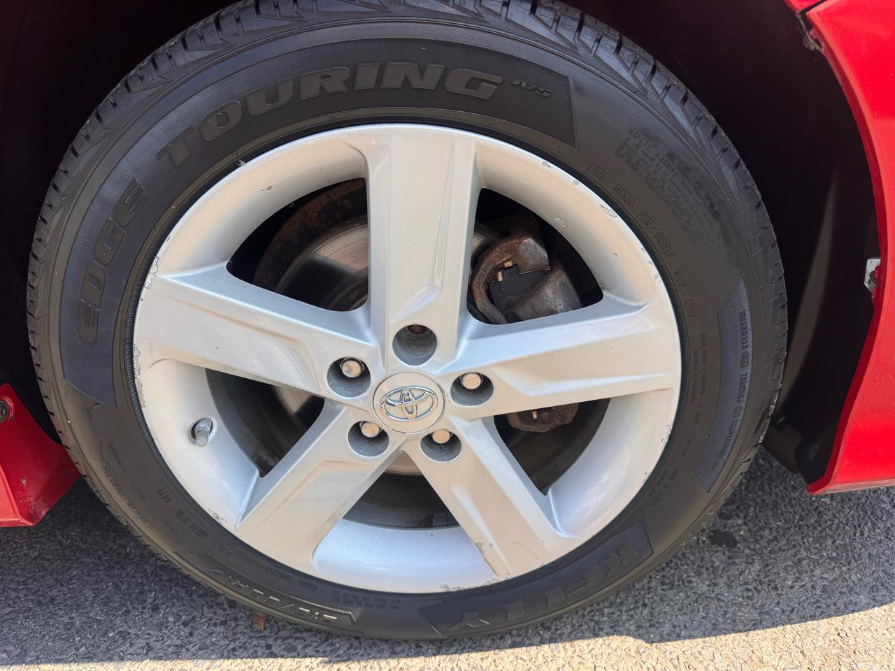 Toyota Camry 4dr Sdn I4 Auto XLE (Natl) 2013