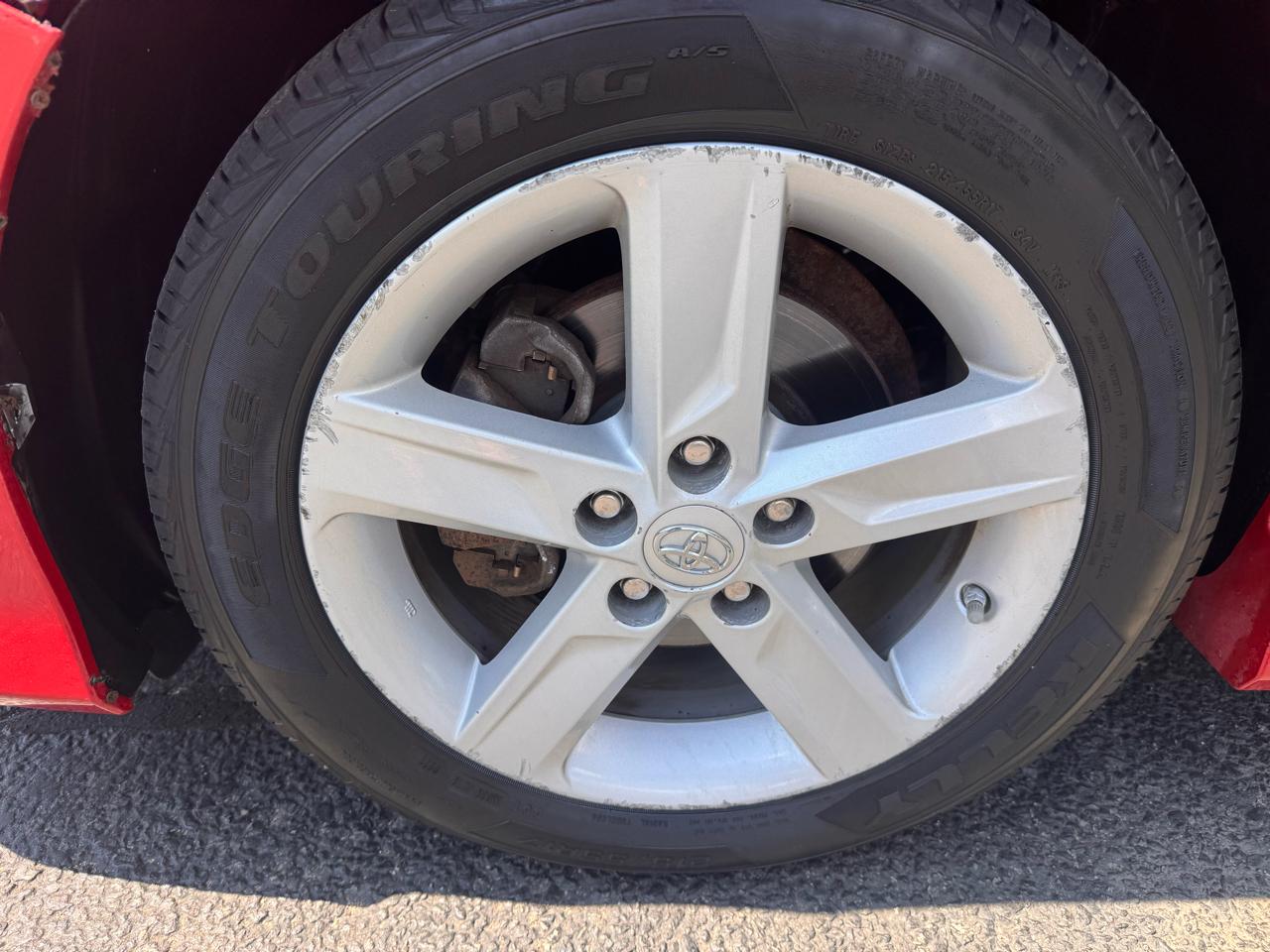 Toyota Camry 4dr Sdn I4 Auto XLE (Natl) 2013