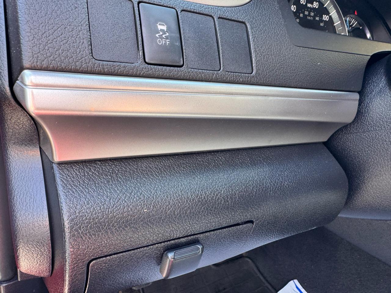 Toyota Camry 4dr Sdn I4 Auto XLE (Natl) 2013