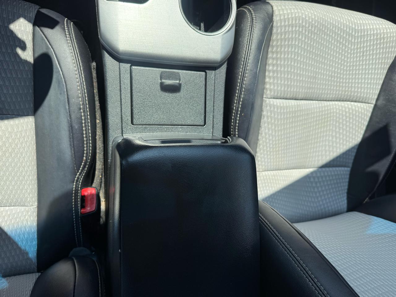 Toyota Camry 4dr Sdn I4 Auto XLE (Natl) 2013
