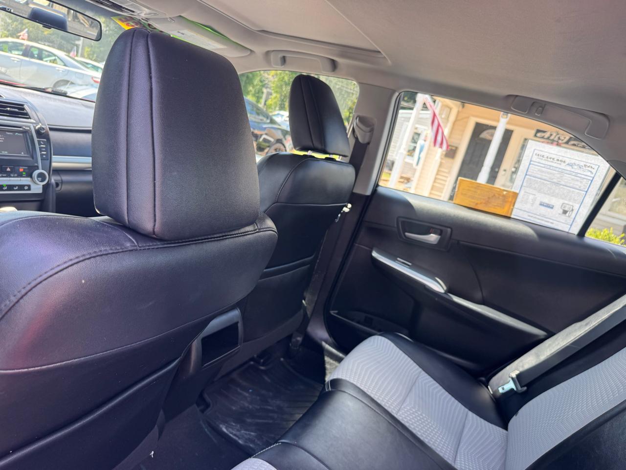 Toyota Camry 4dr Sdn I4 Auto XLE (Natl) 2013