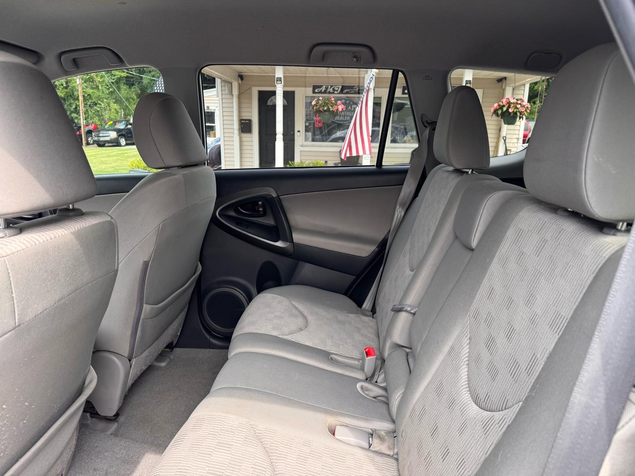 Toyota RAV4 4WD 4dr I4 (Natl) 2012