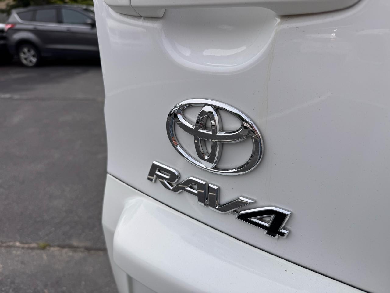 Toyota RAV4 4WD 4dr I4 (Natl) 2012