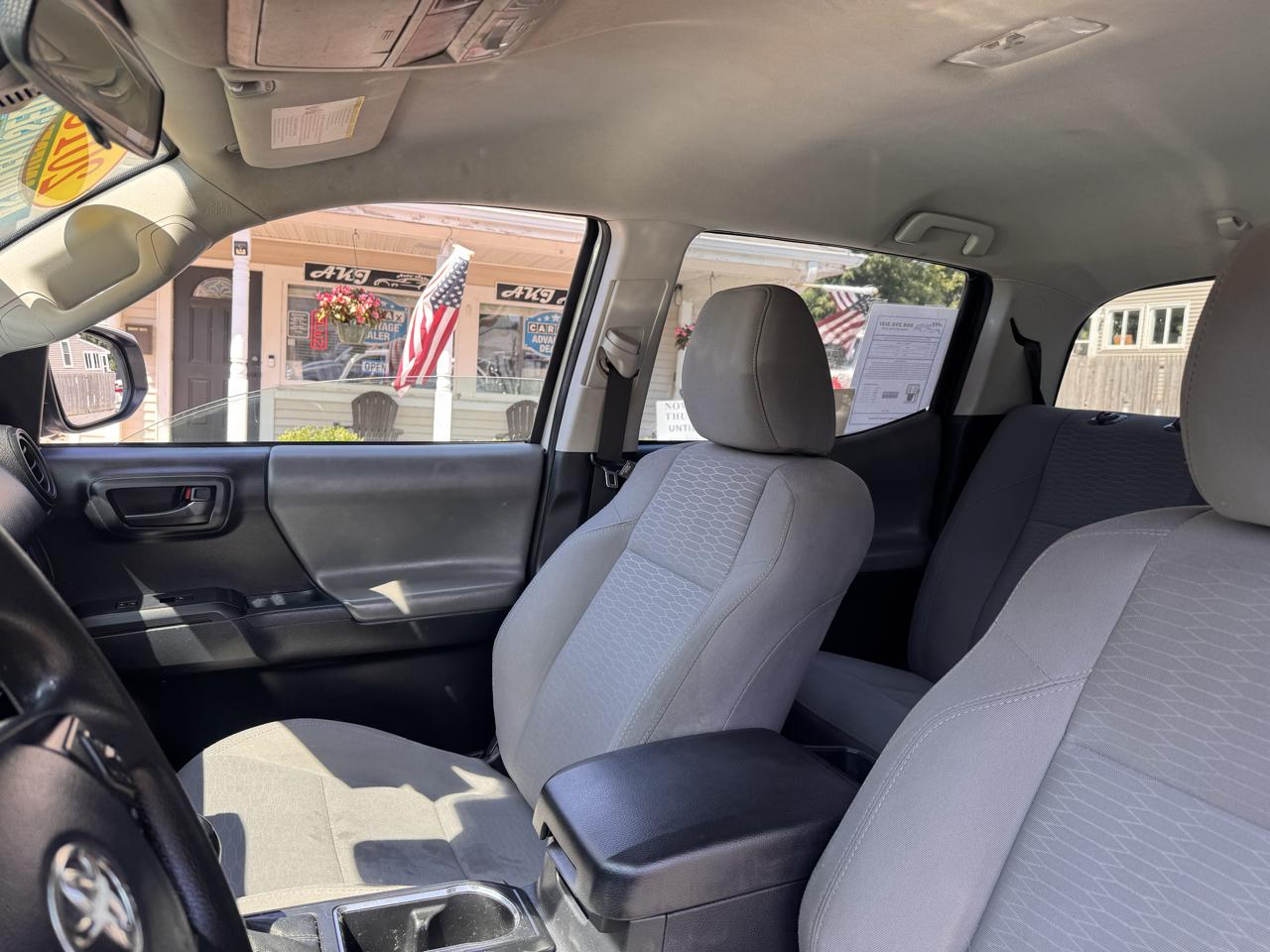 Toyota Tacoma SR5 Double Cab 5' Bed I4 4x2 AT (Natl) 2018