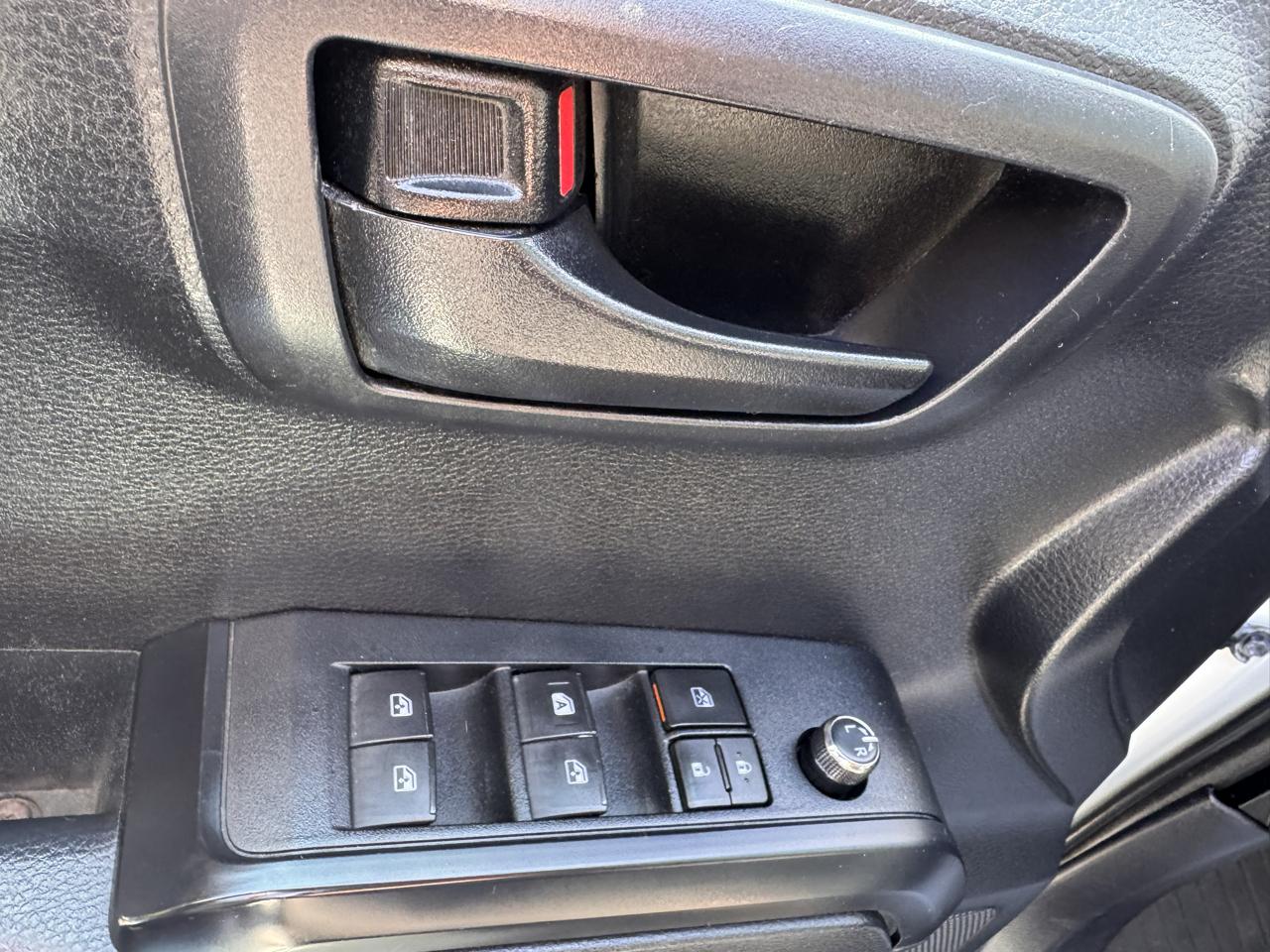 Toyota Tacoma SR5 Double Cab 5' Bed I4 4x2 AT (Natl) 2018