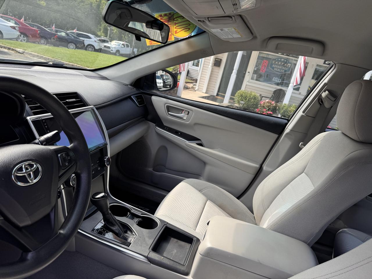Toyota Camry 4dr Sdn I4 Auto XLE (Natl) 2015