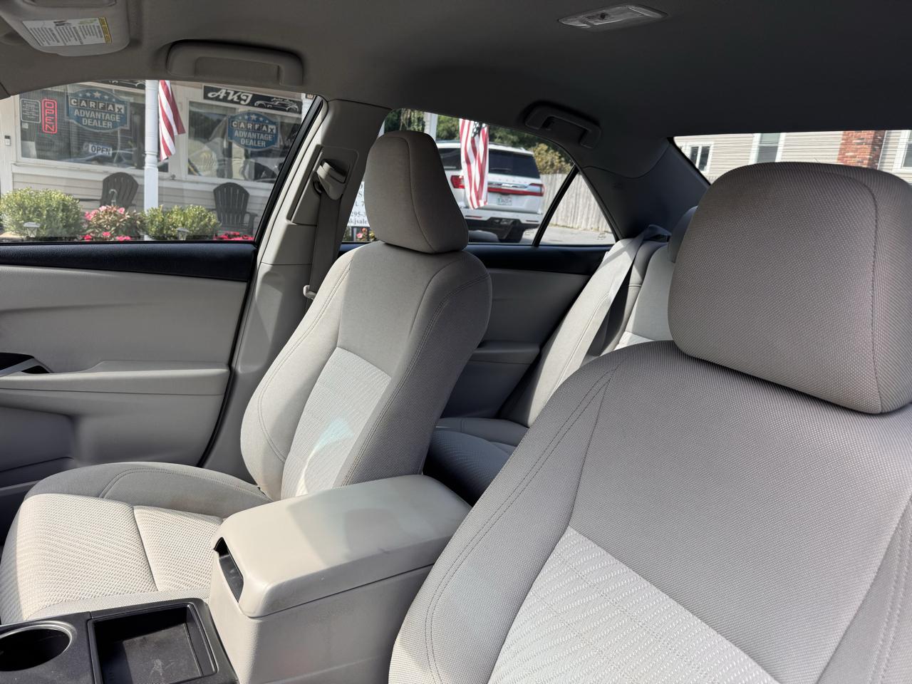 Toyota Camry 4dr Sdn I4 Auto XLE (Natl) 2015