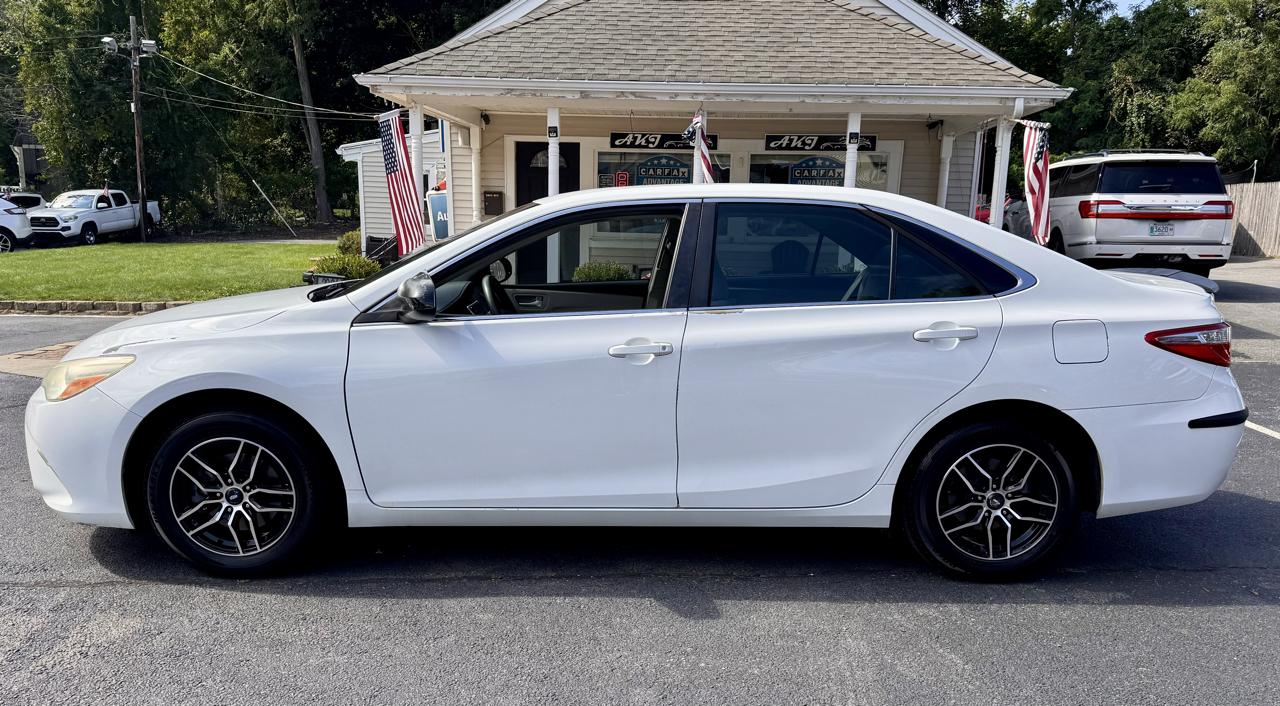 Toyota Camry 4dr Sdn I4 Auto XLE (Natl) 2015