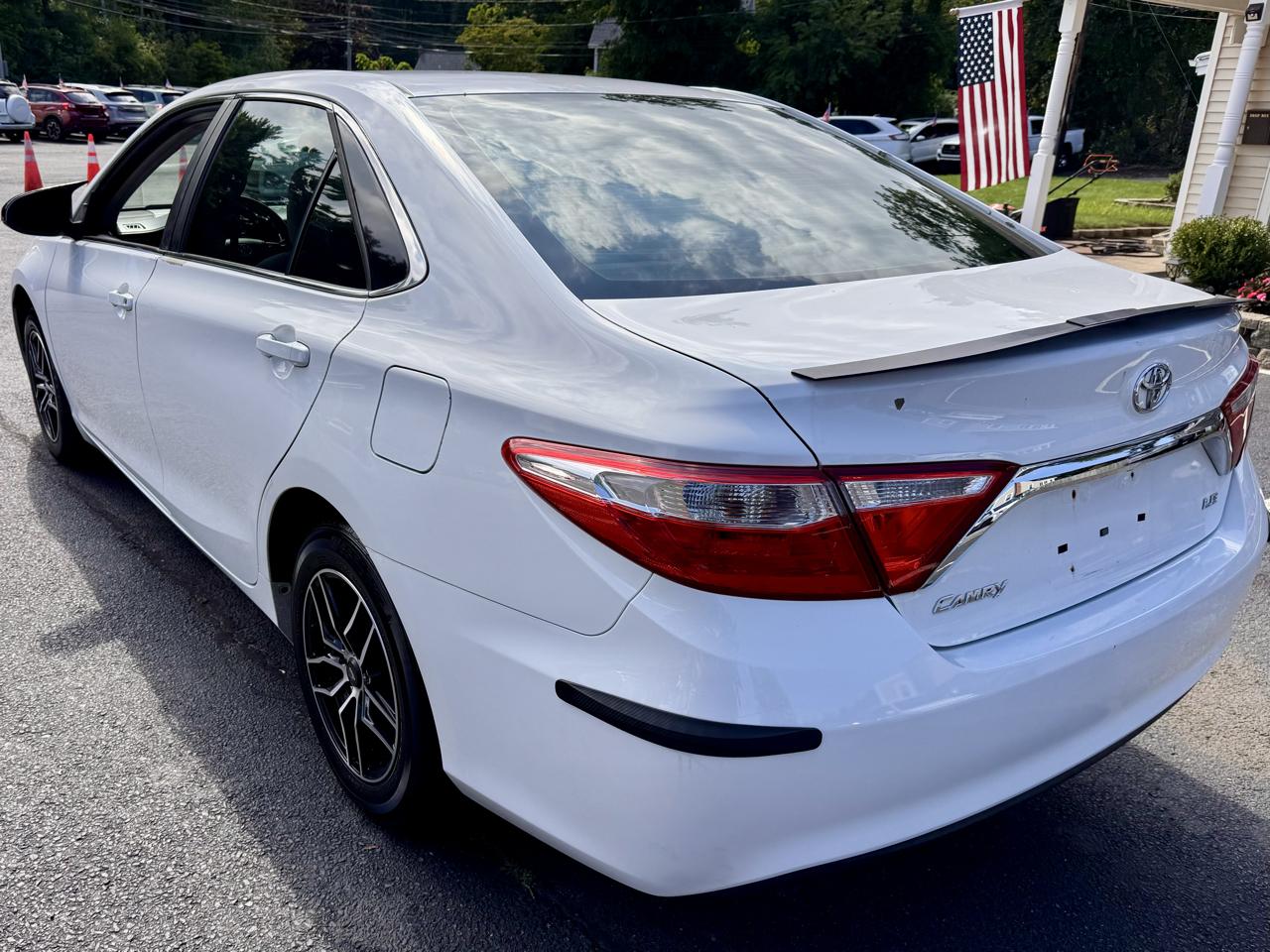Toyota Camry 4dr Sdn I4 Auto XLE (Natl) 2015