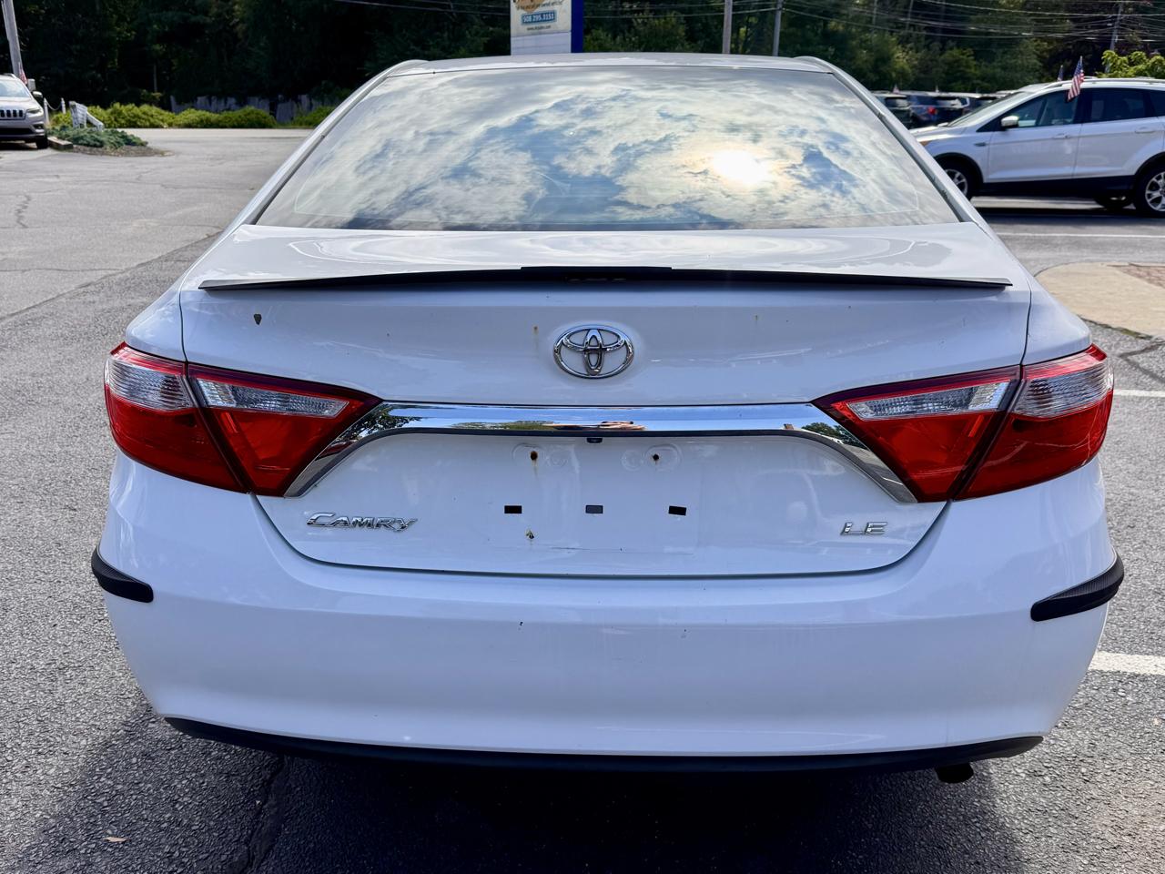 Toyota Camry 4dr Sdn I4 Auto XLE (Natl) 2015