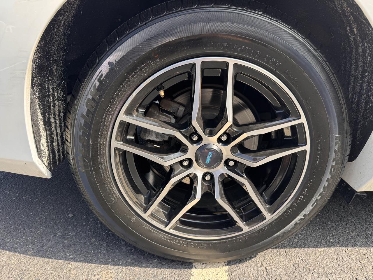 Toyota Camry 4dr Sdn I4 Auto XLE (Natl) 2015
