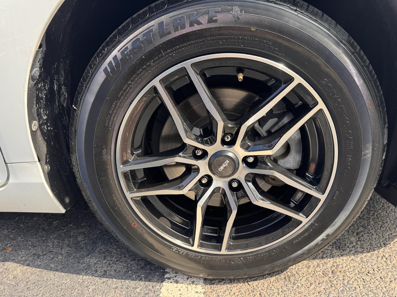 Toyota Camry 4dr Sdn I4 Auto XLE (Natl) 2015