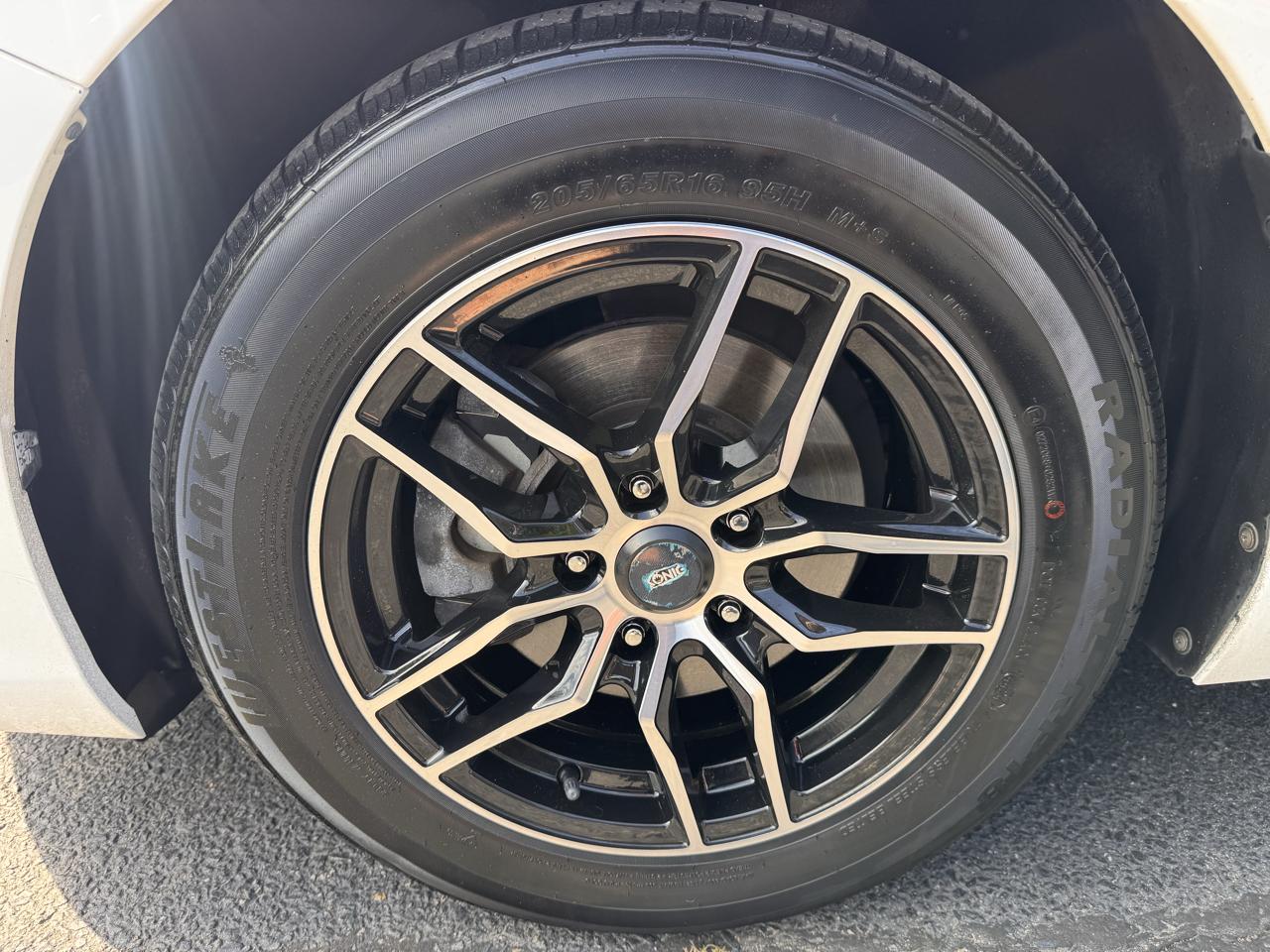 Toyota Camry 4dr Sdn I4 Auto XLE (Natl) 2015