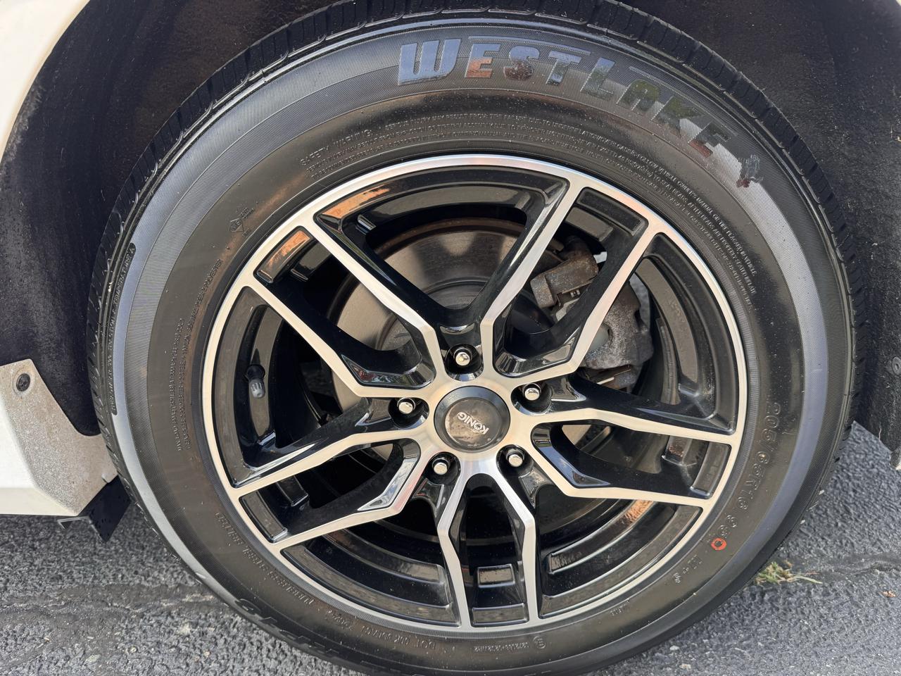 Toyota Camry 4dr Sdn I4 Auto XLE (Natl) 2015