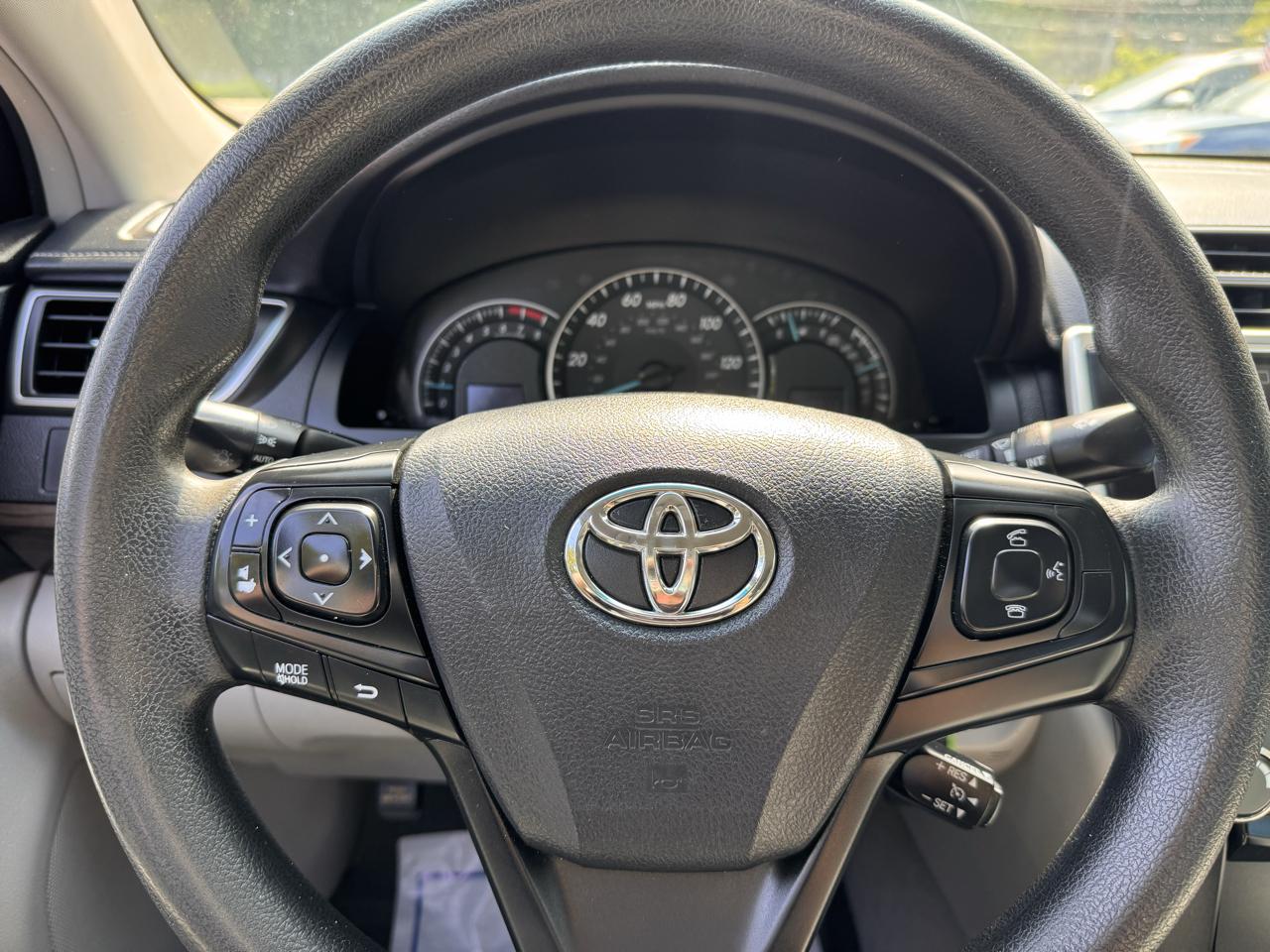 Toyota Camry 4dr Sdn I4 Auto XLE (Natl) 2015