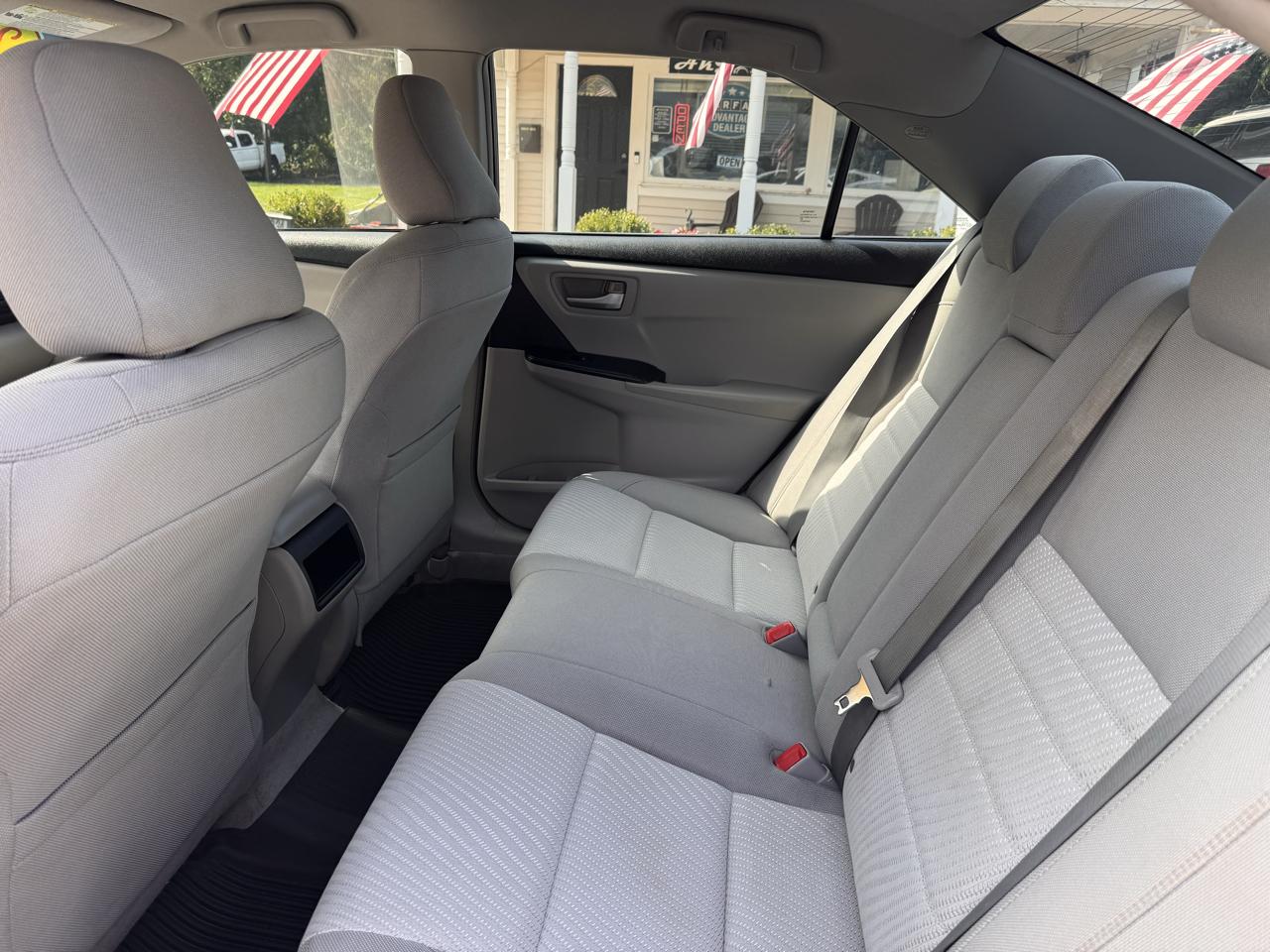 Toyota Camry 4dr Sdn I4 Auto XLE (Natl) 2015