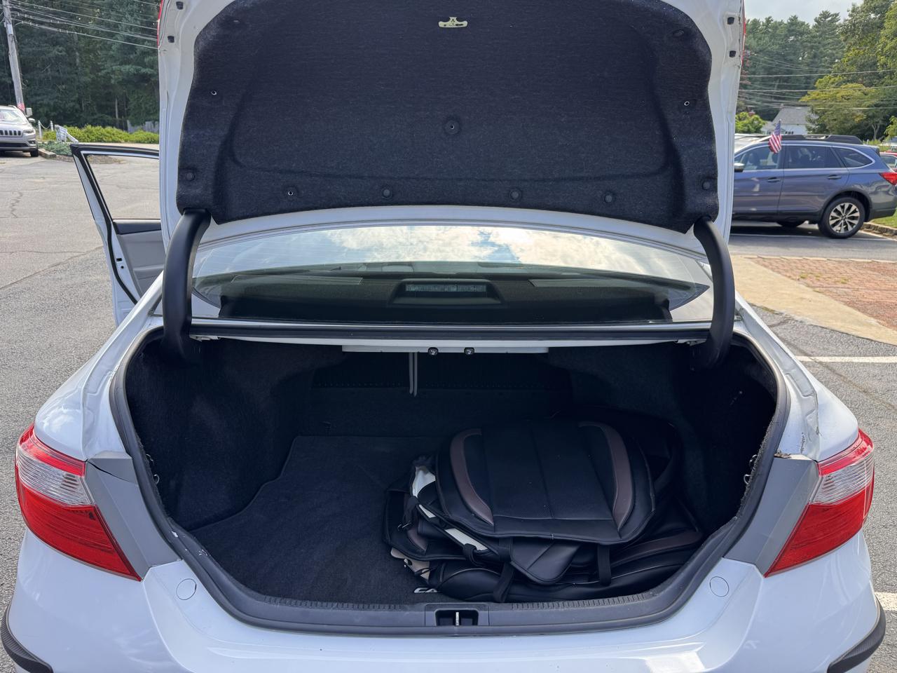 Toyota Camry 4dr Sdn I4 Auto XLE (Natl) 2015