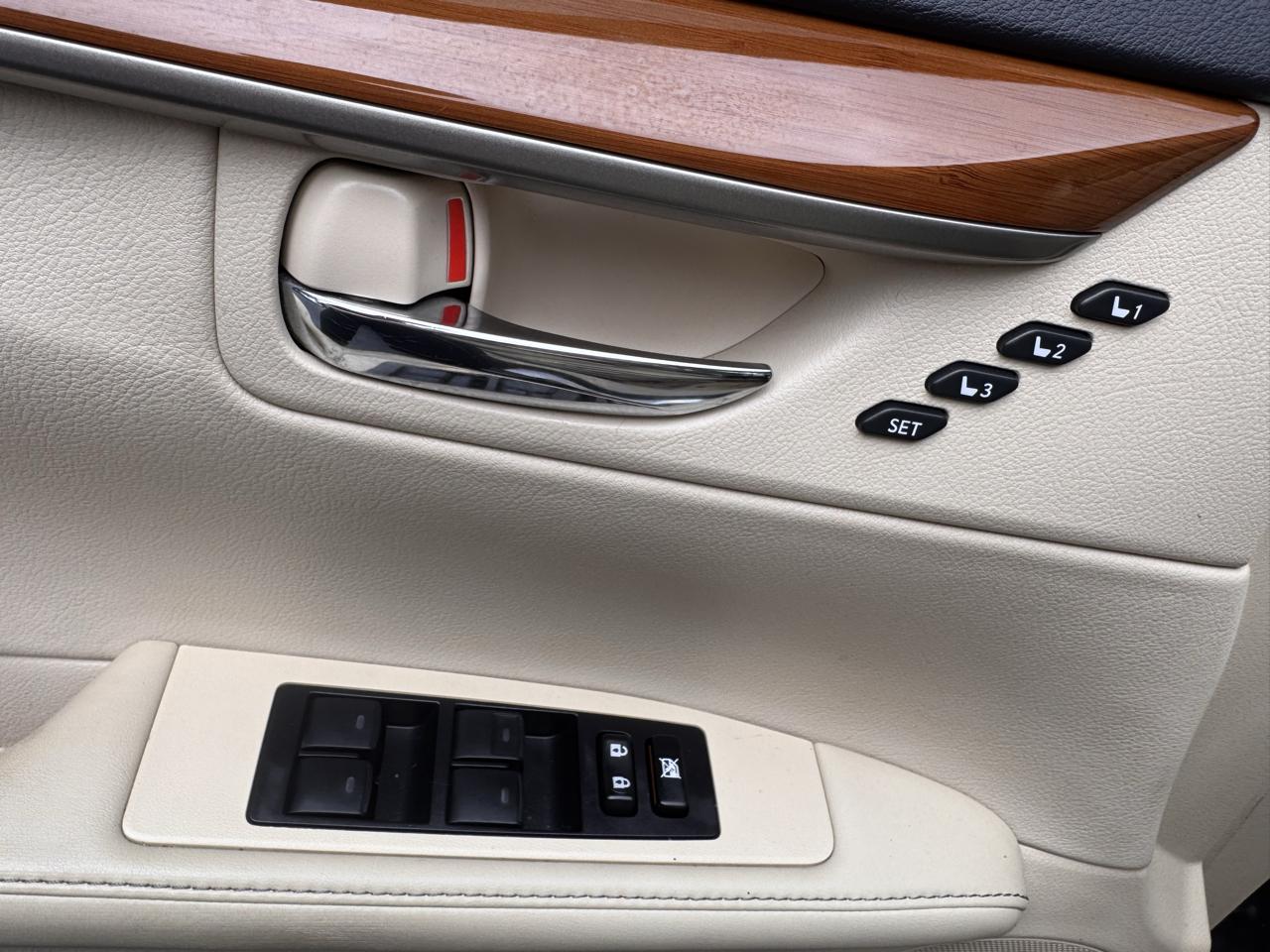Lexus ES 300h 4dr Sdn Hybrid 2013