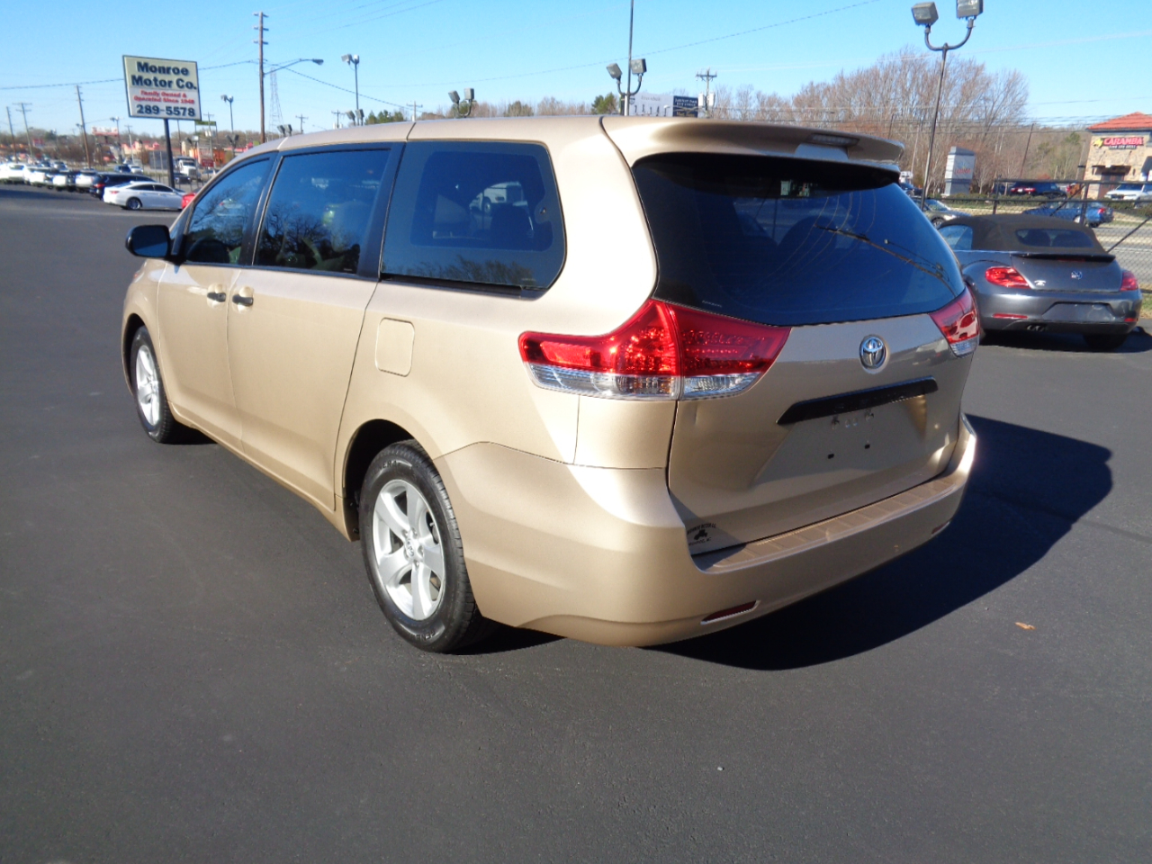 Toyota Sienna 5dr 7-Pass Van V6 FWD (Natl) 2011