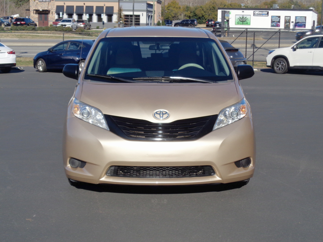 Toyota Sienna 5dr 7-Pass Van V6 FWD (Natl) 2011