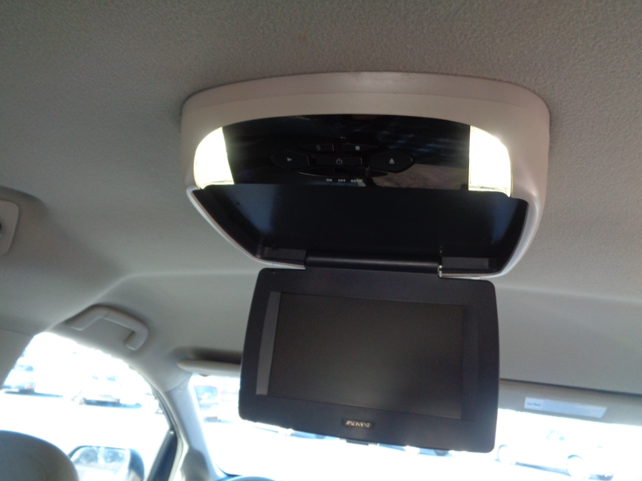 Toyota Sienna 5dr 7-Pass Van V6 FWD (Natl) 2011