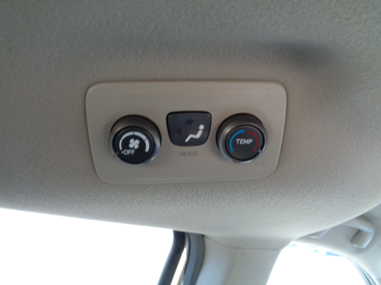 Toyota Sienna 5dr 7-Pass Van V6 FWD (Natl) 2011