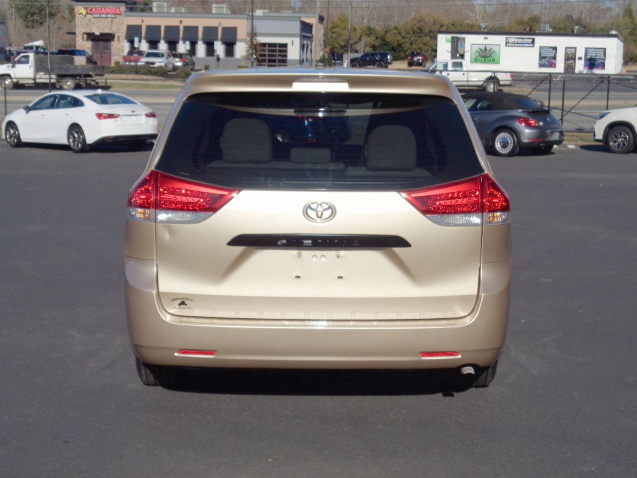 Toyota Sienna 5dr 7-Pass Van V6 FWD (Natl) 2011