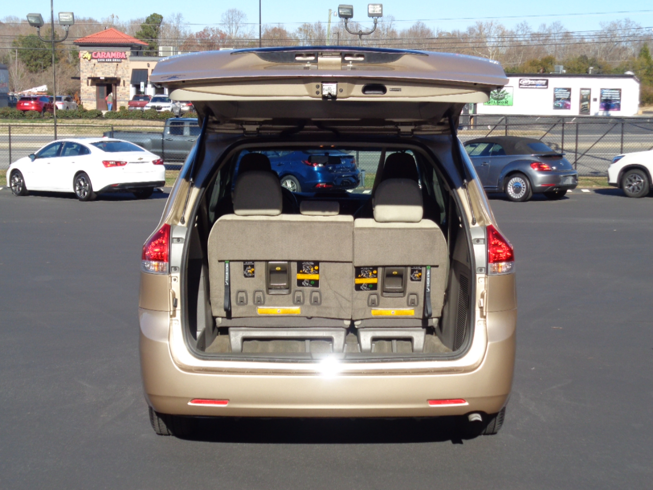 Toyota Sienna 5dr 7-Pass Van V6 FWD (Natl) 2011