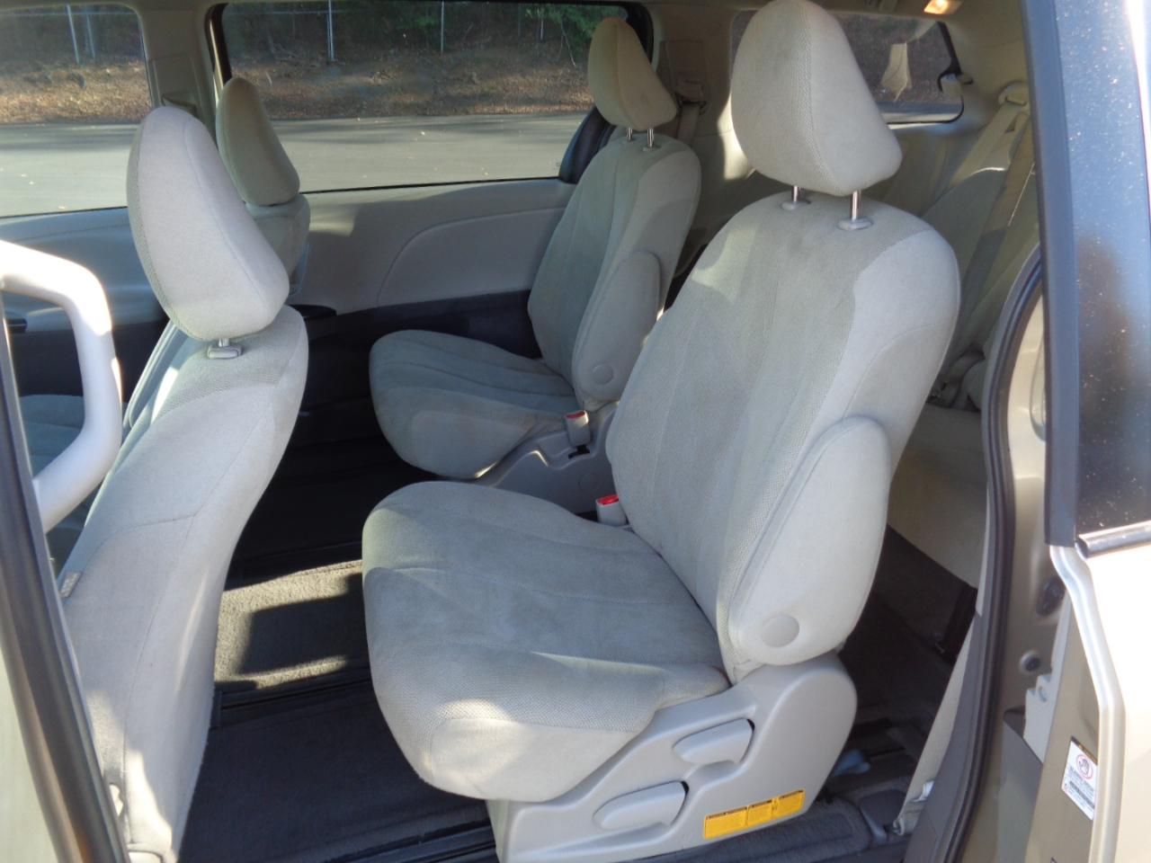 Toyota Sienna 5dr 7-Pass Van V6 FWD (Natl) 2011