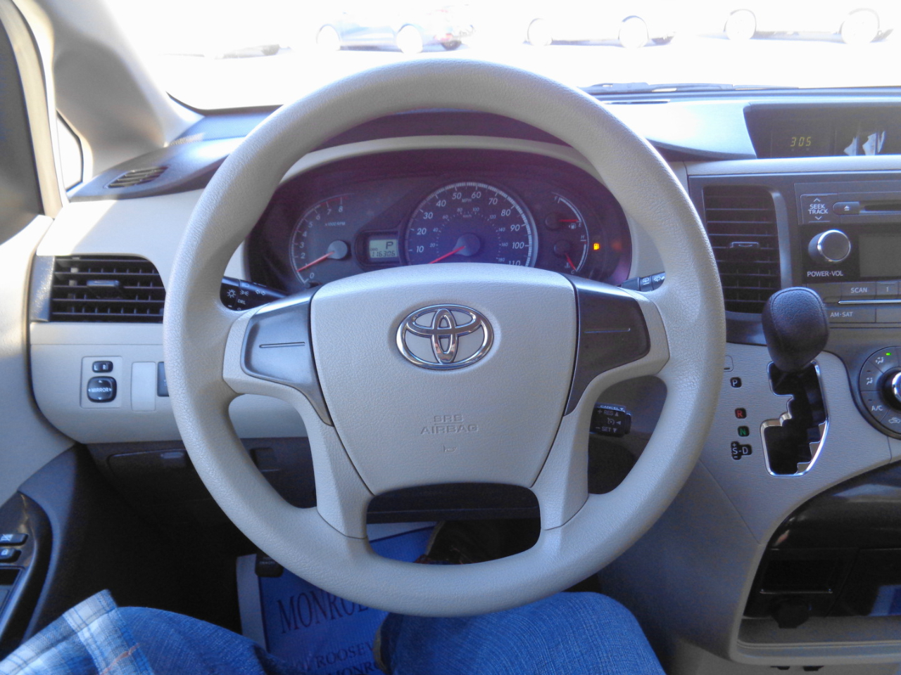 Toyota Sienna 5dr 7-Pass Van V6 FWD (Natl) 2011