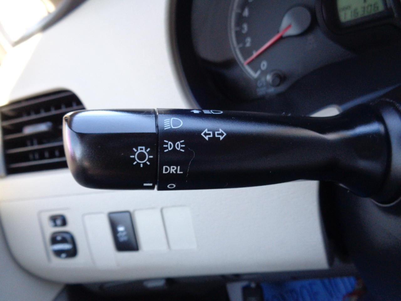 Toyota Sienna 5dr 7-Pass Van V6 FWD (Natl) 2011