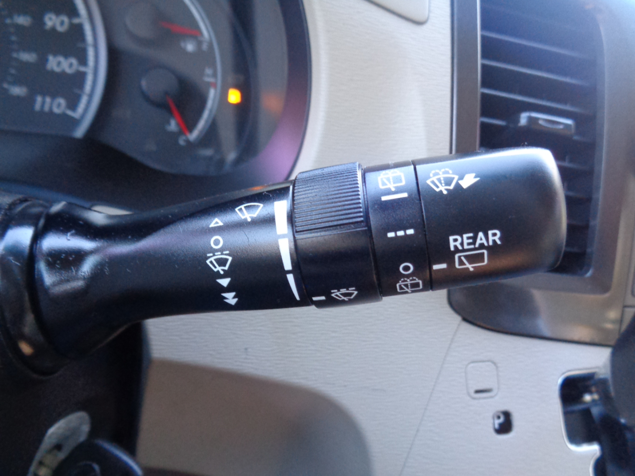 Toyota Sienna 5dr 7-Pass Van V6 FWD (Natl) 2011