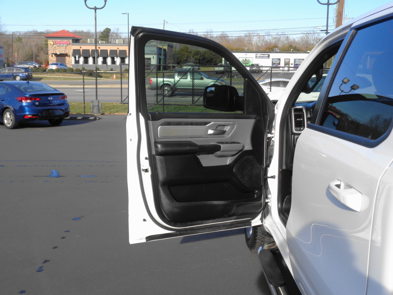 RAM 1500 Big Horn 4x4 Crew Cab 5'7" Box 2022