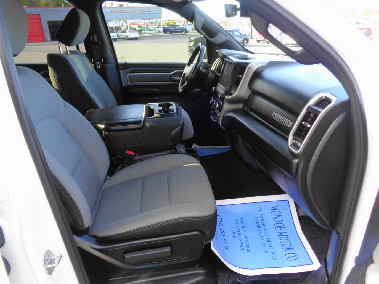 RAM 1500 Big Horn 4x4 Crew Cab 5'7" Box 2022