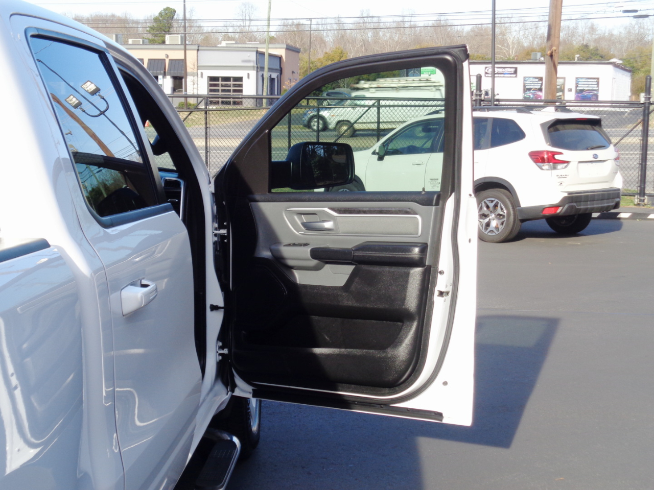 RAM 1500 Big Horn 4x4 Crew Cab 5'7" Box 2022