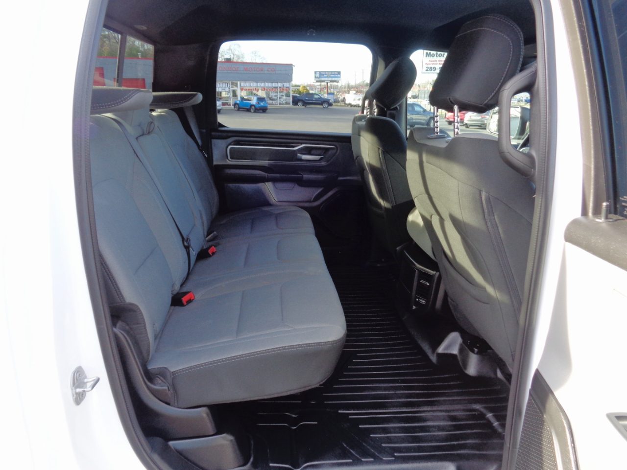 RAM 1500 Big Horn 4x4 Crew Cab 5'7" Box 2022