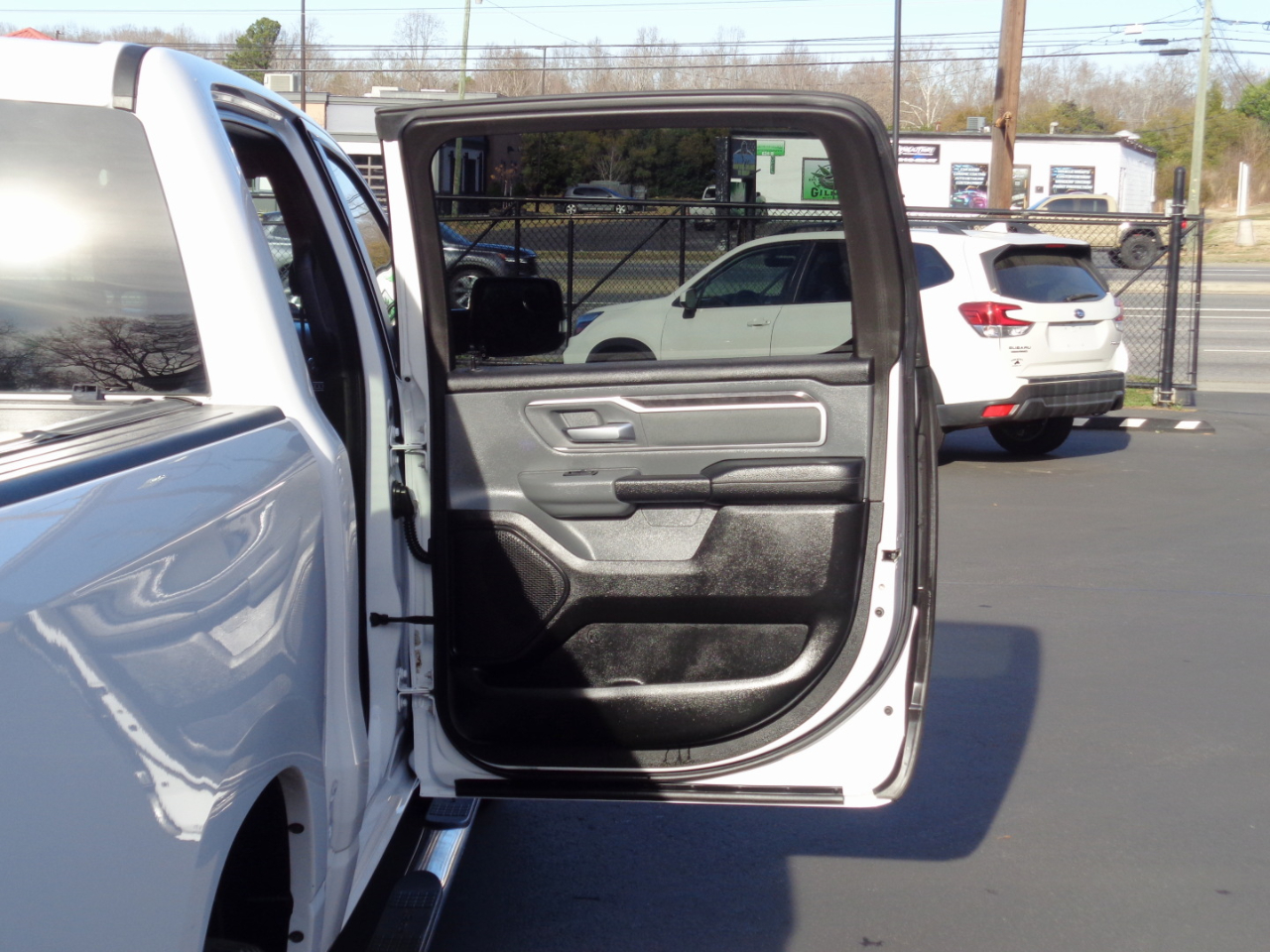 RAM 1500 Big Horn 4x4 Crew Cab 5'7" Box 2022