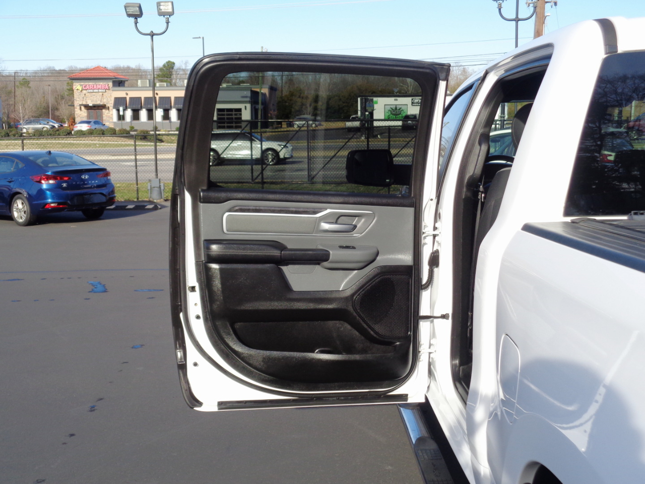 RAM 1500 Big Horn 4x4 Crew Cab 5'7" Box 2022