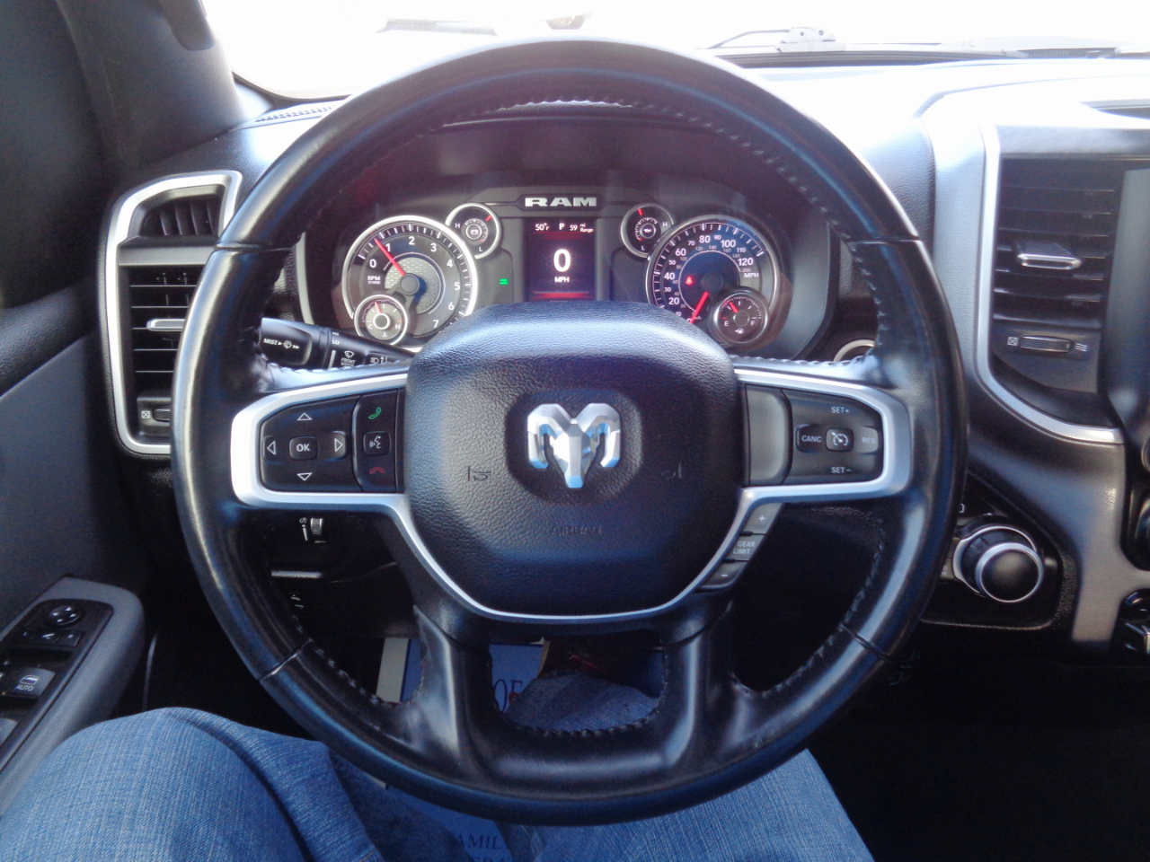 RAM 1500 Big Horn 4x4 Crew Cab 5'7" Box 2022